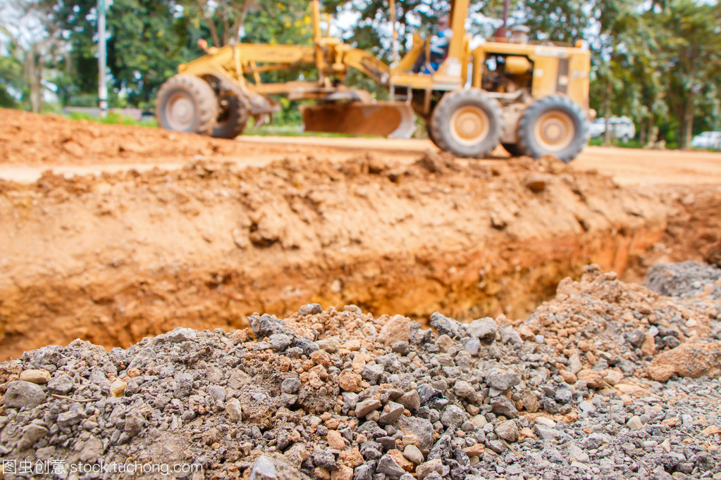 道路建設收尾 道路施工關閉與城市交通新篇章